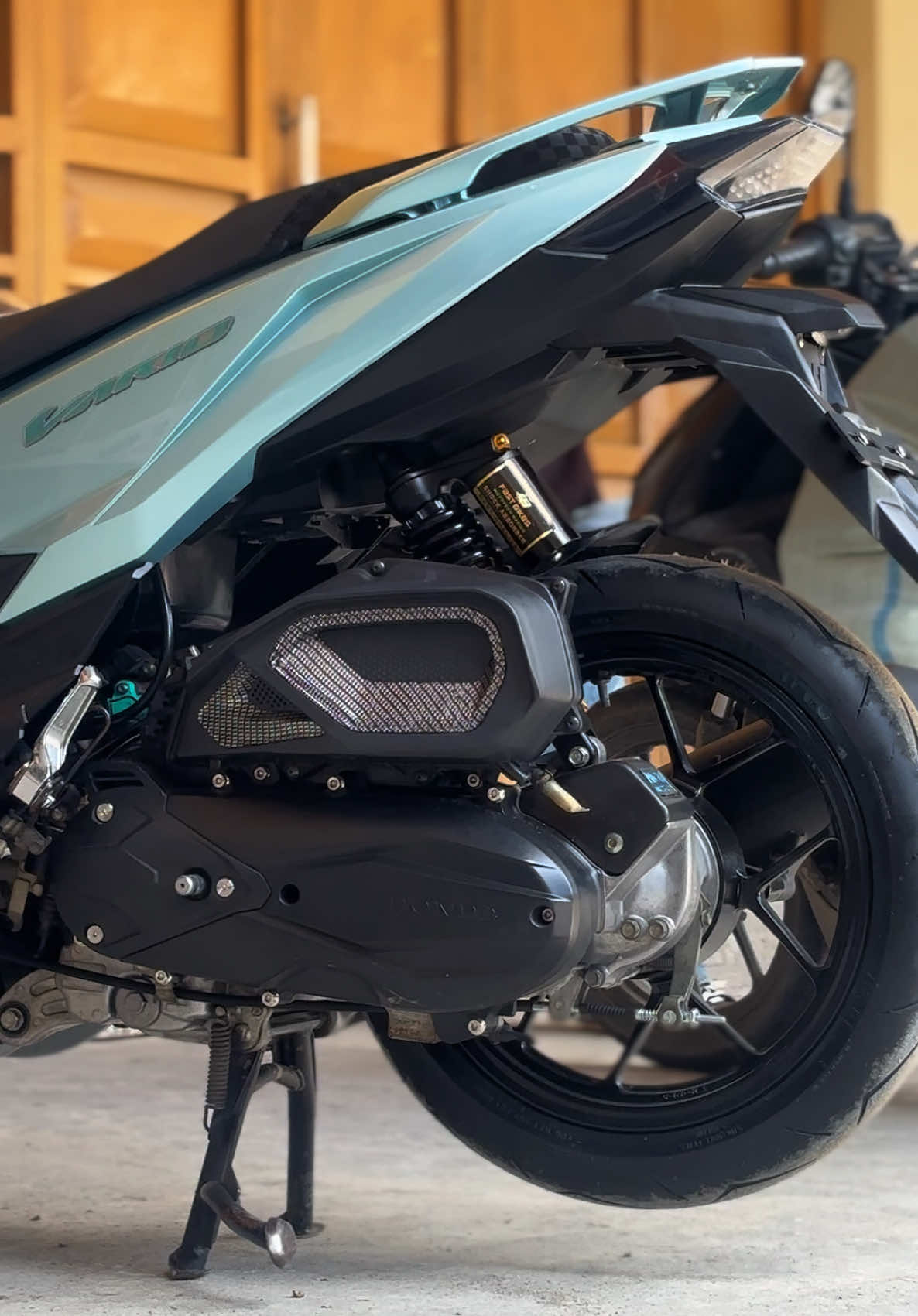 Cover Box filter Udara Vario bikin look motor kalian tambah kece bosku. #coverfiltervario #coverfilterudara #boxfilter #boxfiltervario #boxfiltercustom 