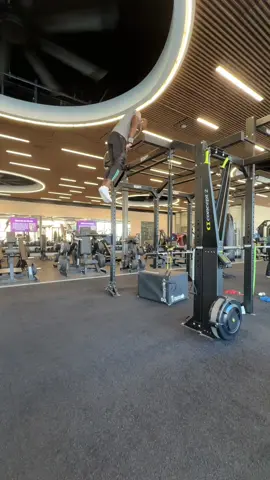 my worst calisthenics fail🤣🤣🤣 #fyp #calisthenics #power #handstands 