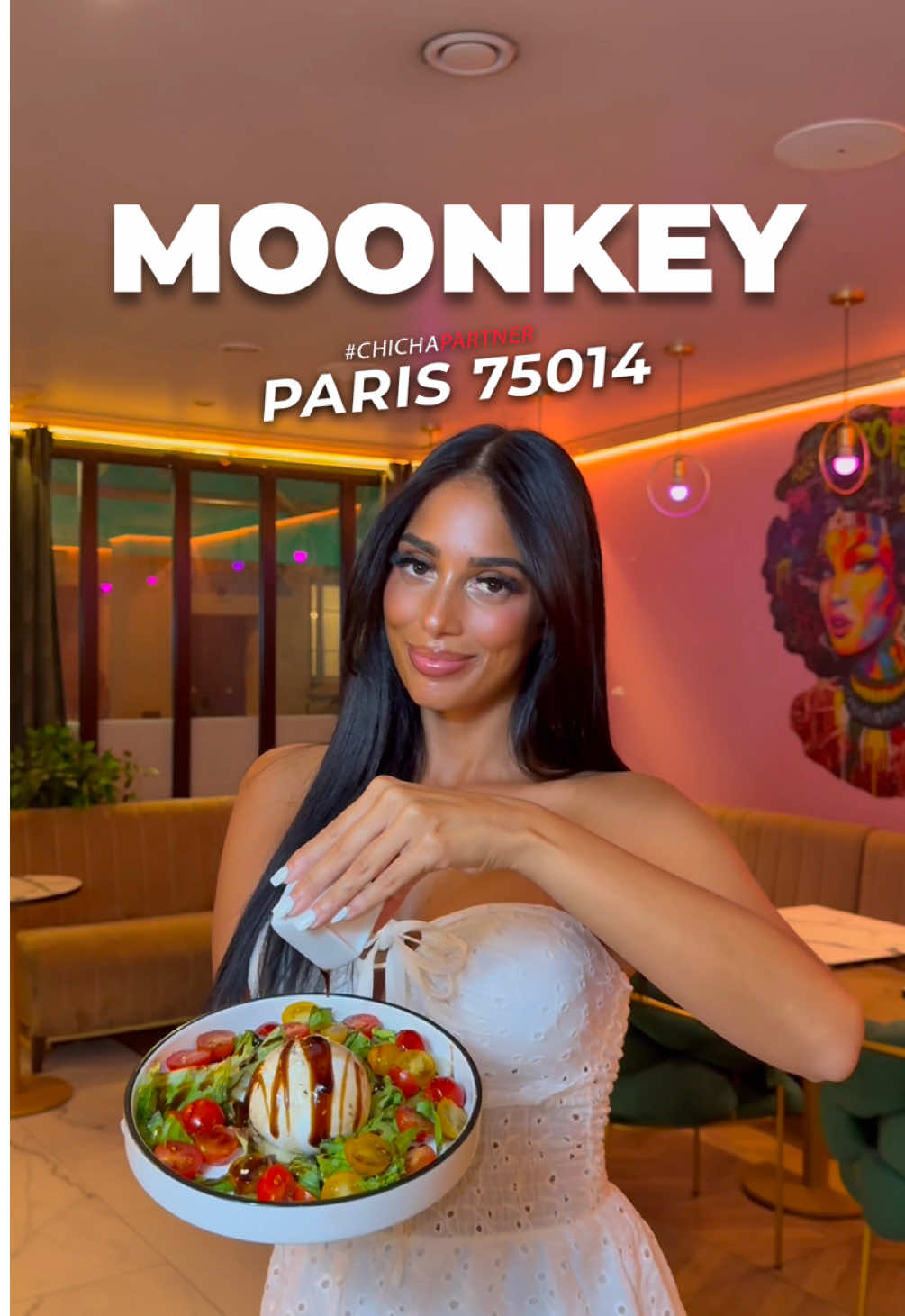Go to Thaïlande 🇹🇭✨ @moonkey_paris  Le Moonkey c’est un établissement lounge avec un véritable chef thaïlandais qui apporte une touche exotique à la carte ! 🍜🌶️ Toujours dans un cadre idyllique en plein cœur du 14ème arrondissement , avec un service chicha premium et une fermeture tardive jusqu’à 4H du matin ! 👀🔥 📍 192 Rue Raymond Losserand, Paris ⏰ Horaires : Du Dim au Jeu de 16h à 2h Du Ven au Sam de 16h à 4h 🥳 Happy Hour 16h-20h 7j/7 15€ Khaloud & Soft 20€ Quasar & Soft 💨 Type de chicha : Céleste, Kaloud & Quasar 🍏 Goûts classiques : Menthe, Menthe-sucrée, Love 66, Hawaï, Mi Amor 💰 Budget : 15€ Céleste + Soft 15€ Khaloud 20€ Quasar 5€ Soft 8€/9€ Cocktails 8€/10€ Smoothies 8€ Milkshakes 9€/16€ Entrées 14€/16€ Salades 15€/32€ Plats 17€/22€ Pâtes 10€ Desserts 🌺 Une adresse qui vous plonge dans une ambiance cocooning, avec désormais un vrai voyage culinaire asiatique à la clé ! #chichaparis #parishalal #thaifoodparis #parisfood #parisfoodblogger 
