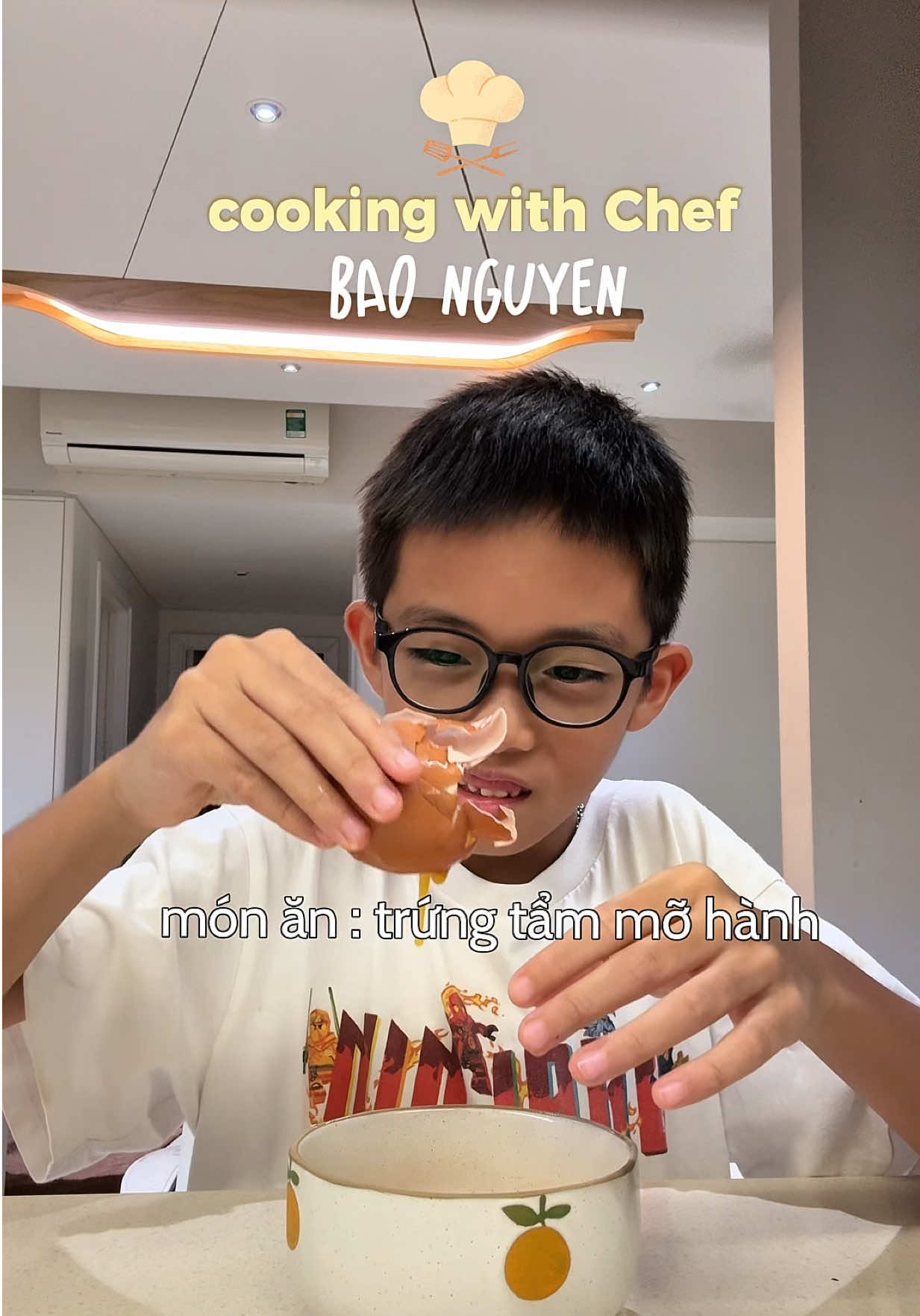 Vào bếp cùng Chef Bảo Nguyên với món ăn đặc sản Trứng tẩm mỡ hành. Chin mờiiii #bigly #bigfamily #emilynguyen #bigdaddy 