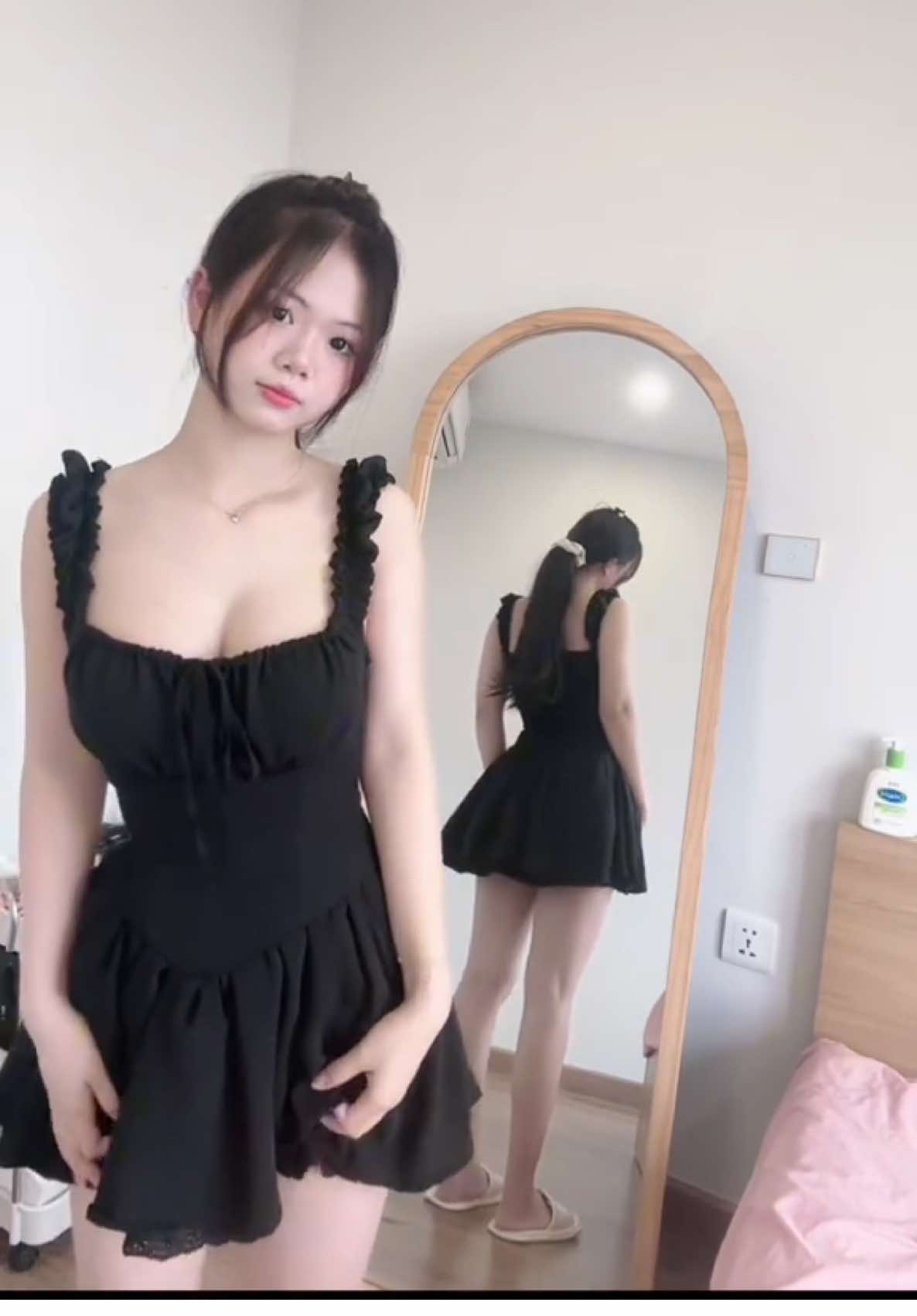 Trước sau không như một