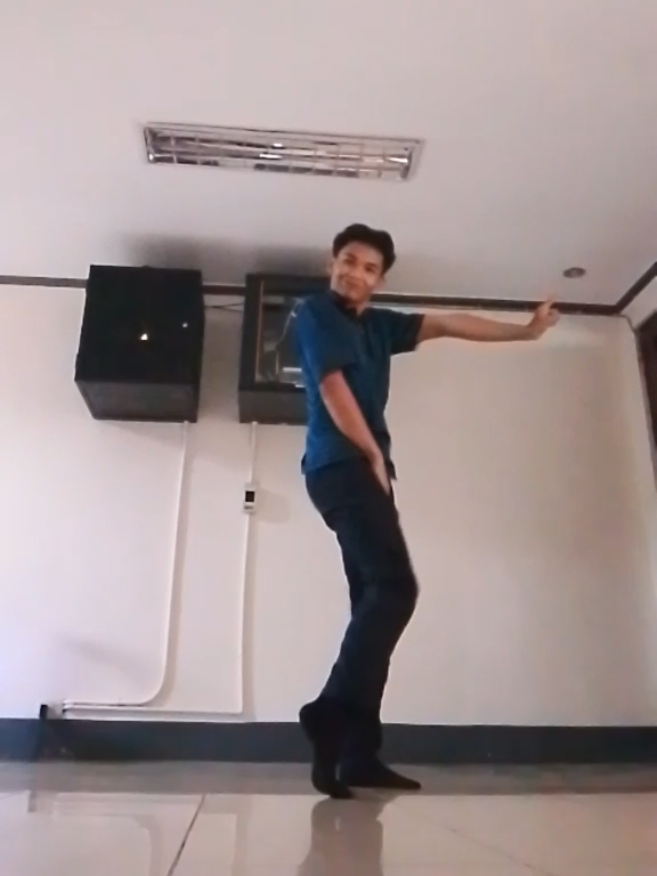 UMAALIGID🔥 @officialsb19 @justsarahgph #sb19 #umaaligid #fyp 