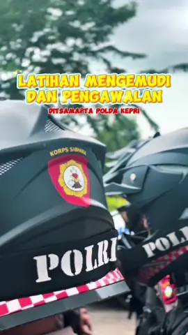 Dalam latihan ini, para personel dibekali kemampuan manuver kendaraan, teknik pengamanan VIP, hingga pola formasi pengawalan agar mampu menghadapi berbagai situasi yang dinamis di jalan raya. Semua dilakukan dengan penuh keseriusan, karena setiap detik dalam tugas pengawalan menyangkut keselamatan orang yang dikawal, masyarakat, dan juga anggota itu sendiri. Siap Terlihat dan bermanfaat. patroli masif kamtibmas kondusif. @korsabhara_  @ditsamaptakorsabharabaharkam  @humaspoldakepri  @detikcom #polripresisi  #polisiindonesia  #kepri