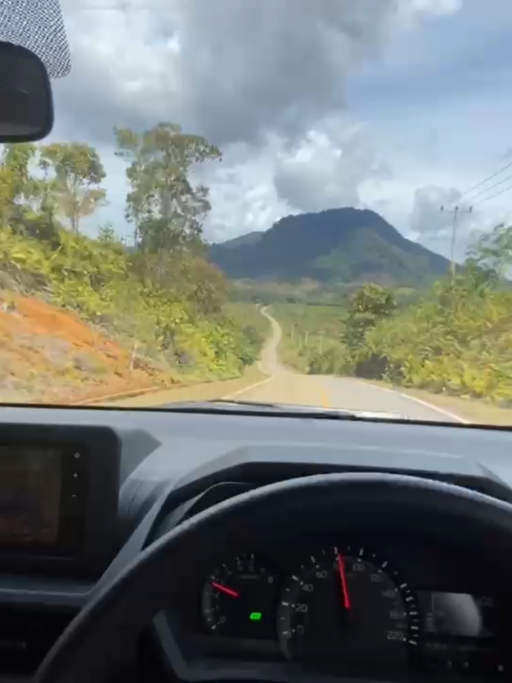Keliling daerah Kapuas hulu sering, tapi keliling dunia nya kapan?? 😅 . . . . . #fy #fyppppppppppppppppppppppp #fyp #travel #traveltiktok 