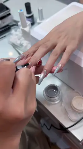 Mắt mèo tronggg veo ạ#hoameu #donail 