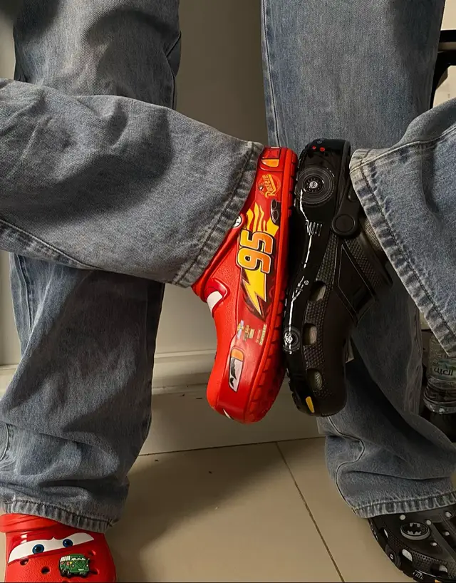 #Batman #رندومز🍸 #crocs #maqween #كروكس 