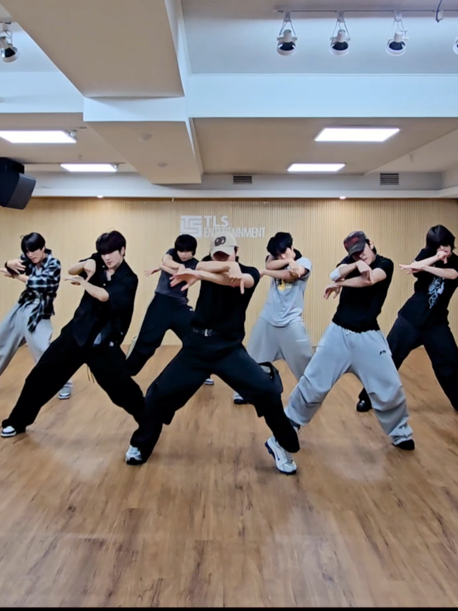 📺 Full version on YouTube TRENDZ(트렌드지) - 'Fatal Trouble' Dance Practice (Original song by. 엔하이픈 (ENHYPEN)) #TRENDZ #트렌드지 #ENHYPEN #엔하이픈 