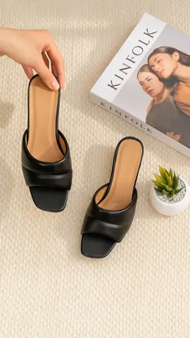 Banyak pilihan warna🖤🫶🏻#sendalwanita #outfitkondangan #sendal 