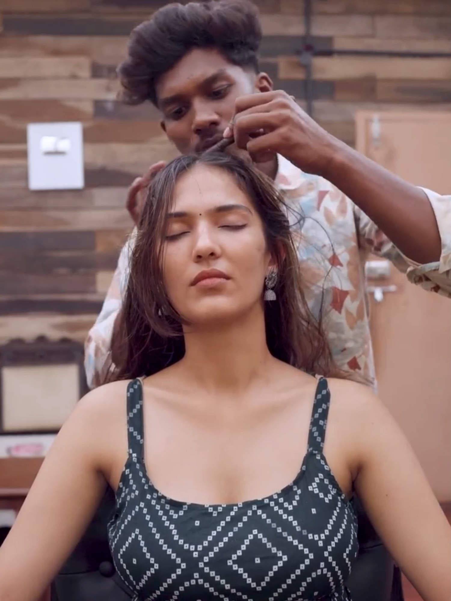 ASMR Head Massage & Neck Crack for Long-Haired Beauty  Ultimate Scalp Relaxation  #massagetips #asmrsounds #tiktokindonesia #asmrtiktoks #asmrtriggerss #tiktokindonesiafyp #asmrtriggers #massage #body #ASMRMassage #SatisfyingASMR #RelaxingTherapy #asmr