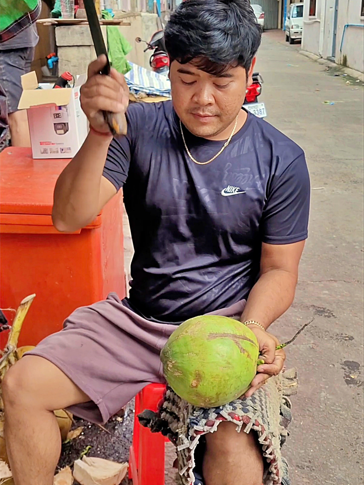 Street Food Master Cracks a Coconut Instantly! 🌴🥥🇰🇭   Location : ផ្សារអូរឫស្សី   #streetfood #coconut #fypviral