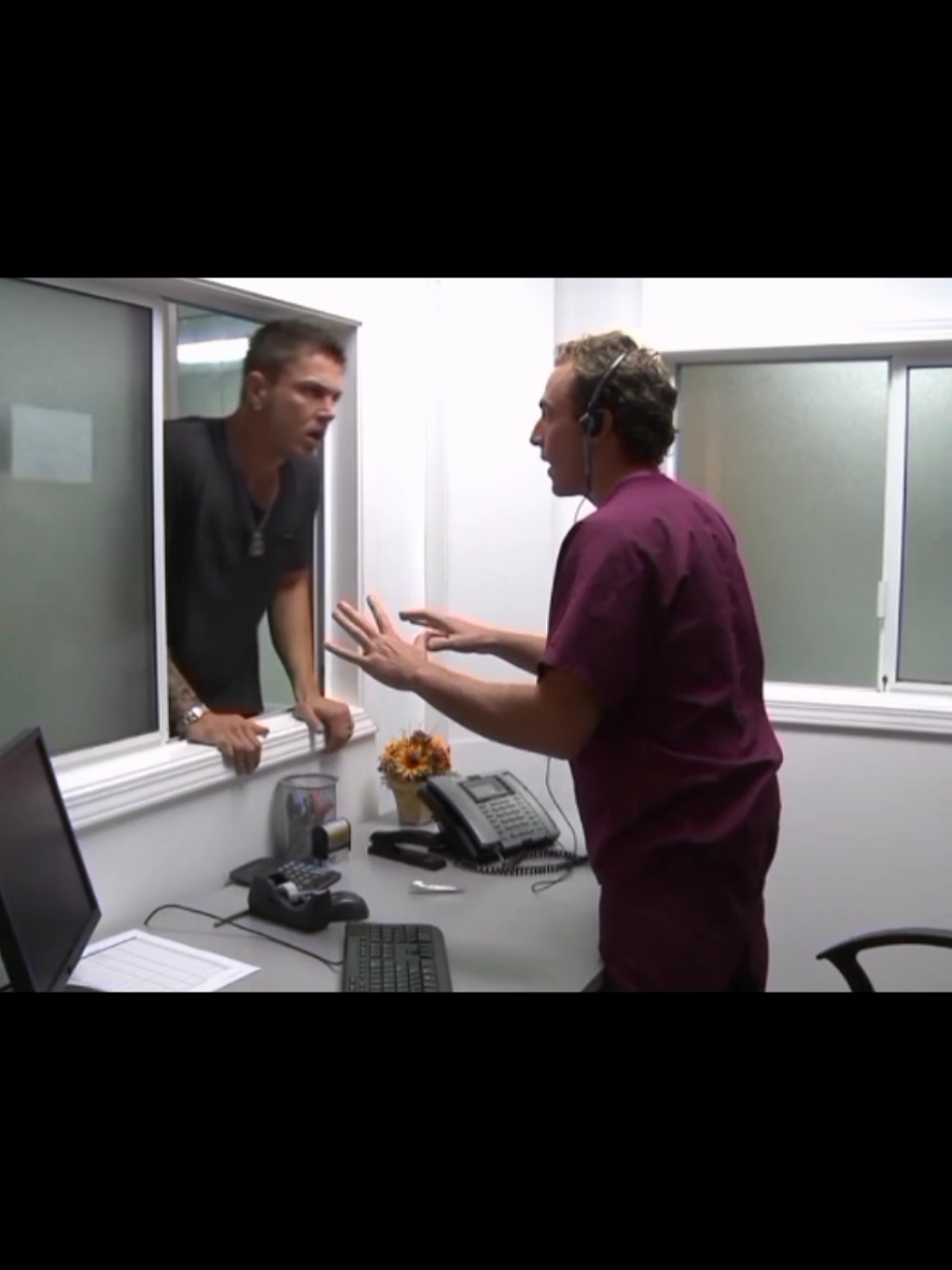 The customer was brutally furious with the receptionist for having to wait so long for the doctor dokter 🏥 #arcuscolores #fyp #mlm #hospital #viral 