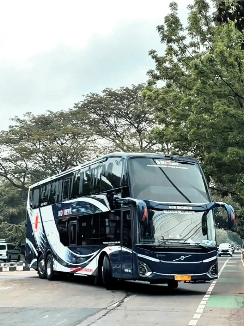 sekian lama tidak ngonten indorent 🫣🤘🏻 @busenthusiast_ @_ccaaaann  #jetbus5#adiputro#matictransjawa #pramugari 