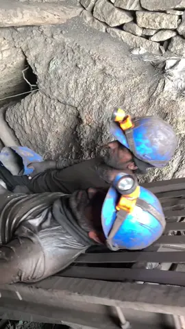 Black diamond in Undergrund Coal mining ⛏️ #dimondmining  #blackgold #coalmining #Minecraft @tiktok creators #creatorsearchinsights 