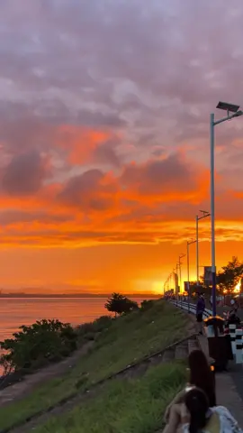 ວິວແຄມຂອງງາມໆຍາມແລງ🌻☀️#ແຄມຂອງປາກເຊ #fyp 