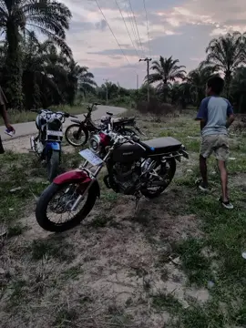 Berposelah dengan diam, dan kejutan akan lebih menarik daripada omong kosong#lewatberanda #cbdowsizestyle #cb125se #fypppppppppp #herexjambi🏁 