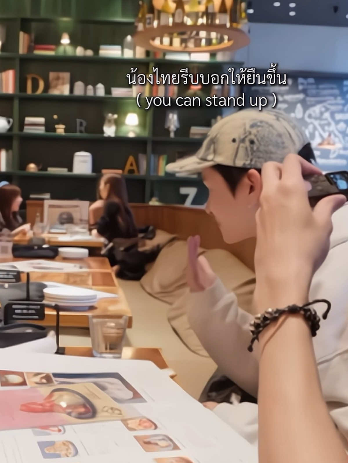 ถึงจะเป็นเรื่องเล็กๆน้อยๆ แต่ก็อดที่จะชื่นชมไม่ได้เลย น้องไทยให้เกียรติคนอื่นเสมอเลยจริงๆ เด็กดีมาก ♥️ — ( #thaichayanon #bussingjapan #foryou #fyp #busbecauseofyouishine )