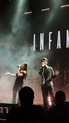 #หาไม่เจอหรือเธอไม่มี  ใครจะเชื่อว่าเราต่างคนต่างร้องเพลงนี้กันมา 15 ปี โดยที่เพิ่งได้มีโอกาสกลับมาร้องด้วยกันเป็นครั้งที่ 3 หลังจาก 7 สีคอนเสิร์ต โคตรดีใจเลยที่ได้กลับมามีโมเม้นท์ดีดีแบบนี้ร่วมกันคับพี่ @Keng_Infamous มันสุดมาก และขอขอบคุณ @ป.กุ้งเผา หลักสี่-สะพานใหม่ ที่พาเรากลับมายืนร้องเพลงให้ทุกคนได้ฟังอีกครั้งนะคะ แล้วพบกันอีกค่า 🥰🙏🏻 #faiiamfine #kenginfamous #ฝ้ายแอมฟายน์ #เก่งอินเฟมัส 