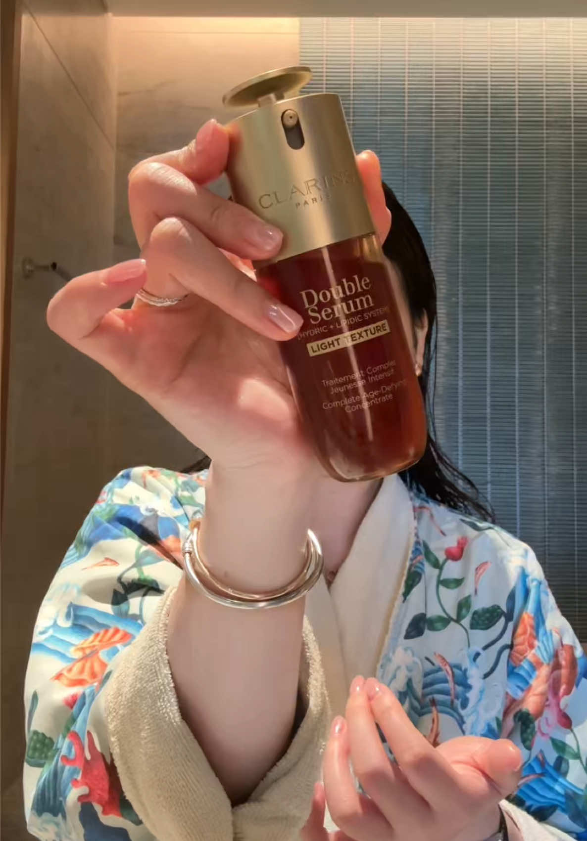 Cho vào wish list liền cho mị #chiase #clarins #clarinsvietnam #doubleserumlighttexture #antiaging 