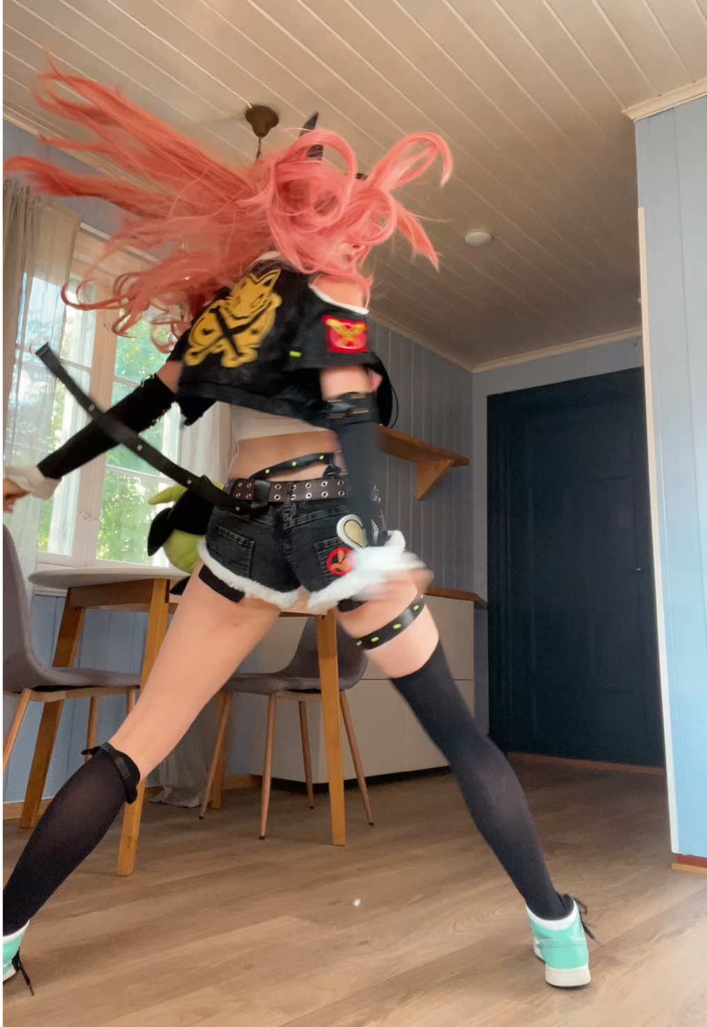 Actually learned some more dances for you guys😌 #cosplay #zenlesszonezero #nicoledemara #nicoledemaracosplay 