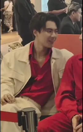 Bahkan antara garis waktu atau karir, kita ada dipersimpangan yang membawa kau dan aku pada temu yang tak benar benar berpihak pada TAKDIR. Entah syarat mana yang tak kupenuhi, sehingga tuhan tak mengizinkan raga ku menyapa sukma mu tuk sekedar membasuh luka yang belum mengering. Belahan jiwa ku, mampu kah kau menanti segala hal yang mungkin akan kembali ?  Entah untuk menyapa dan memberi waktu pada kita, atau kemungkinan nya justru membawa salah satu dari kita ? #ohmleng #ohmpawat #lengthanaphon #OL #OLs 