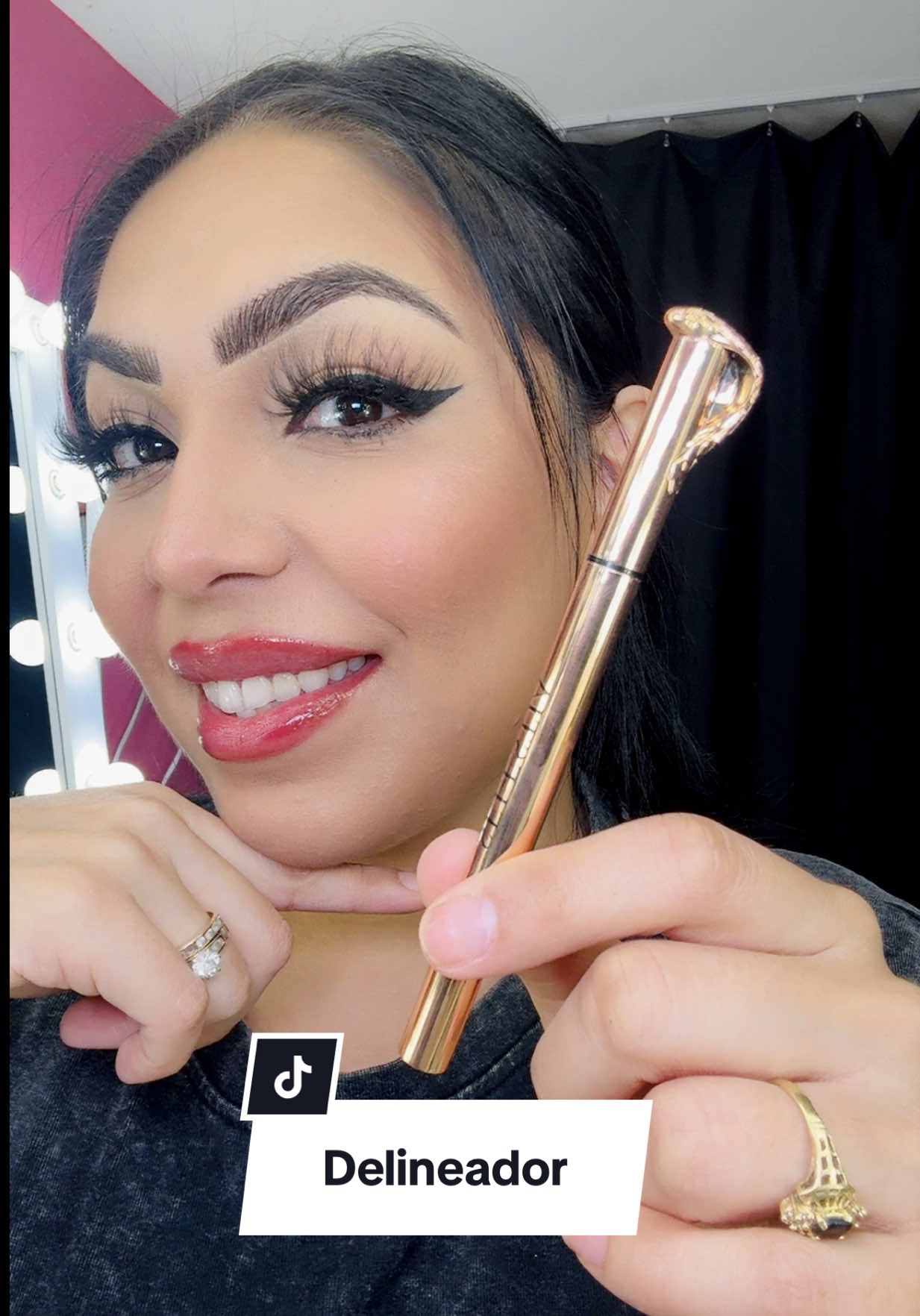 Delineador ultra fino de @SELESTIA BEAUTY #delineador #tiktokshopcreatorpick 