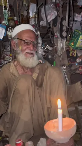د خیوط ماما د ژوند سختې کیسې، غمجنې خاطرې او زړبوږنونکی حالت#peshawarcity #oldmanstory #pashtovlogger #viralvideo #historicshop @Shahzad Khalil @💢💖خوگ تہکال💢💖 