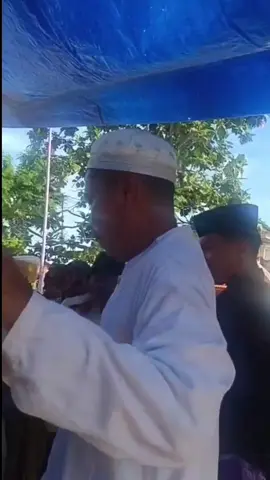 BUKAN DEMO BOSKU TAPI INI MAULID NABI DANA PRIBADI  BPK. H. RADIONO KAMPUNG TAJIR DESA CABBIYA KEC. TALANGO SEMENEP MADURA UNDANGAN TEMBUS 2500 JAMAAH.. SUBHANALLAH DR CINTANYA KEPADA SANG BAGINDA NABI MUHAMMAD SAW. AMINN MOGA DAPAT BAROKAH & SAFAATNYA AMIN
