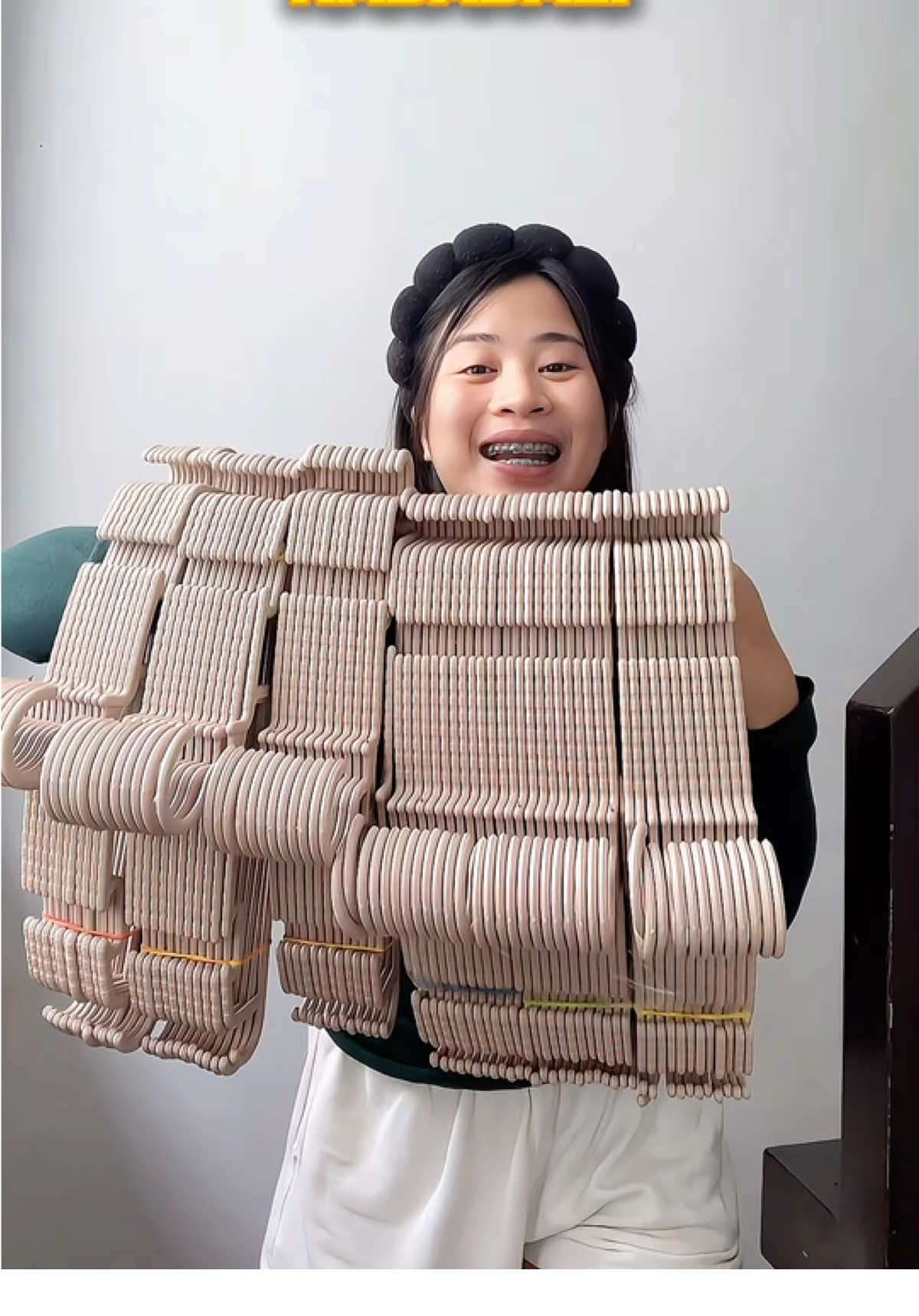 “Sulit hanger deal para sa lahat ng labada at damitan 👕” 	•	affordable hanger set 	•	hanger for clothes 	•	quality plastic hanger 	•	durable hanger Philippines 	•	budget-friendly hanger 	•	hanger set Shopee 	•	hanger deal TikTok