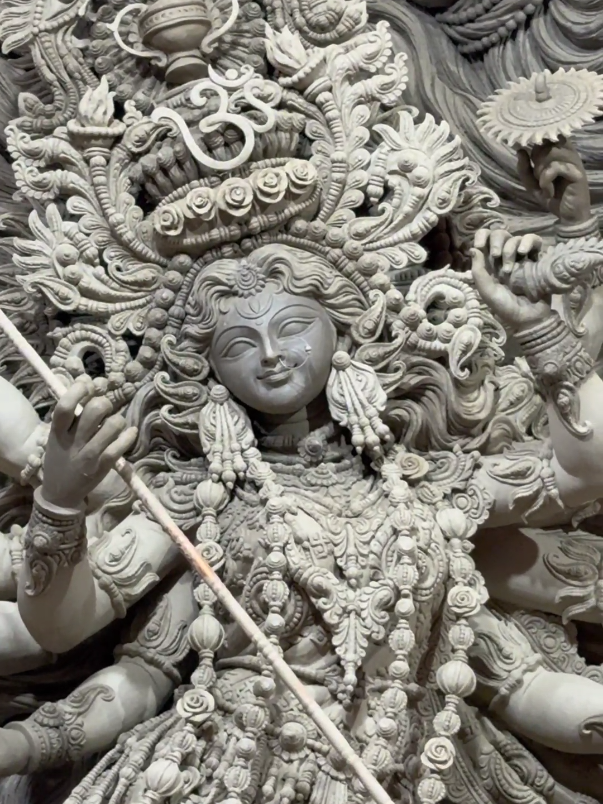 জয় মা দূর্গা। সম্পূর্ণ করলাম এই বছরের শেষ দূর্গা প্রতিমার মাটির কাজ। #durgapuja #durga 