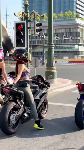 🏍️👧 #dubai 