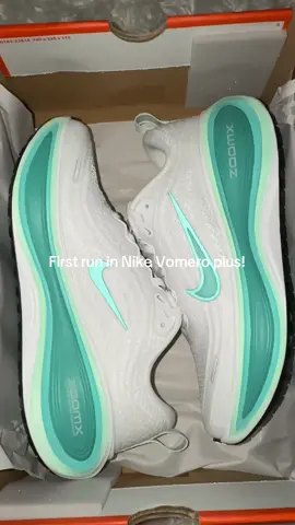 I am so picky with my shoes and I loved these from the second I put them on 🩵 They are SO soft but surprisingly springy and responsive as well!  My regular size is a 7 and I sized up to 7.5, no heel slippage or cramped toes. #nikevomeroplus 