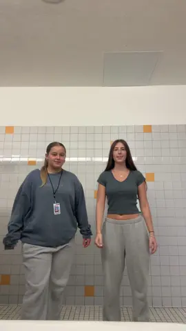 LET ME INNN 😛😛 @Bella 