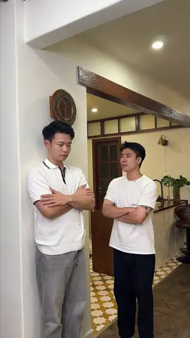 Có thể là chiếc áo trắng khổ nhất thế giới. Nhưng không sao, đã có Dương iu ơi và ARIEL 10X Sức Mạnh Giặt Sạch cứu nguy rồi, không sợ ra đường ở nữa 😎  #ARIEL #10XSucManhGiatSach #DanhBayVetBan