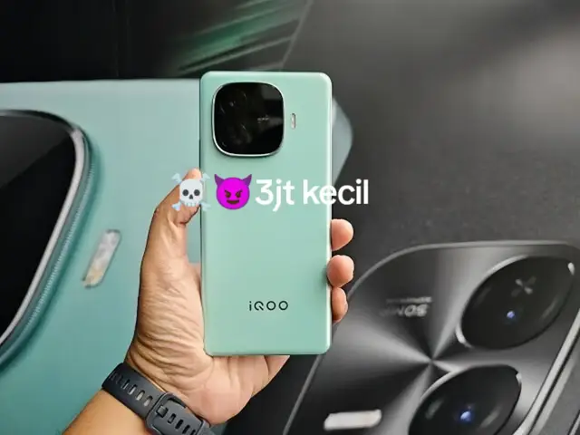 Layar: AMOLED 6,78 inci, 144Hz, resolusi 2800×1260, brightness puncak 4500 nit Chipset: Snapdragon 7 Gen 3 + GPU Adreno 720 RAM & ROM: 8/12 GB + 128/256 GB (UFS 2.2) Kamera Belakang: 50 MP (Sony IMX882) + 2 MP Kamera Depan: 16 MP Baterai: 6000 mAh, fast charging 80W OS: Android 14 (Funtouch OS 14) Fitur: NFC, WiFi 6, Bluetooth 5.4, sidik jari di layar, IP64 tahan debu & percikan ⚡ Fokusnya: layar kencang & terang, baterai jumbo 6000 mAh, dan performa Snapdragon 7 Gen 3. #smartphone #iqooz9 #144hz #vivoiqoo #rekomendasi 