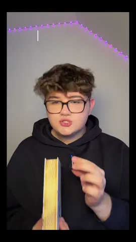 Co ta książka ze mną zrobiła?! 👀  #bookcommunity #booktokpolska #fantasybooks #herkuleskrew #bloodofhercules  •współpraca reklamowa• @Czwarta Strona 