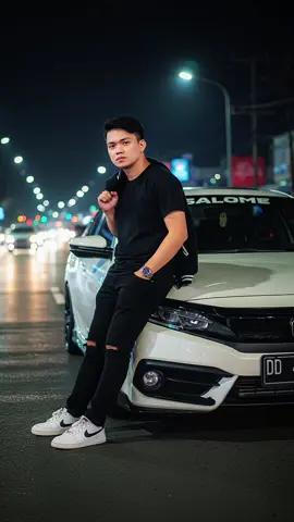 Cara bikin Al(Trend) 1.Buka Google 2. Ketik Gemini AI 3.Pilih foto yang mau kamu jadikan miniatur dari galeri 4. Copy teks prompt di bawah ini seorang pria Tinggi 175cm berusia sekitar 25 tahun seperti di foto dengan gaya bersandar di depan mobil dengan gaya kamera menyamping, mengenakan jeans robek hitam. Memegang jaket vercity di pundak dengan mengenakan kaos hitam, jam tangan rolex, dan sepatu Nike putih abu-abu,bersandar pada bumper depan mobil honda civic turbo putih glosi 2025 yang dimodifikasi dengan pelek balap TE37 hitam, warna gun metal, 16 ring, full body kit suspensi rendah, setir kanan, tulisan di kaca depan atas 