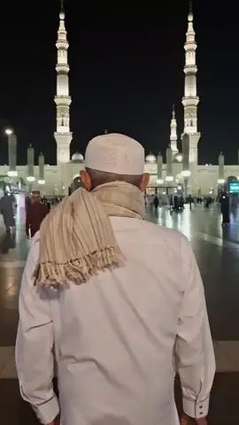 _Diri yang telah jauh dari sang Robbi, tapi engkaulah yang selalu membimbingku untuk mendekatkan diri pada sang ilahi._  أطال الله عمره في الصحة والعافية ومتعنا الله بطول حياته الشريفة آمين #fvp#kyaihusnizuhri #fypシ #guruku#bakid