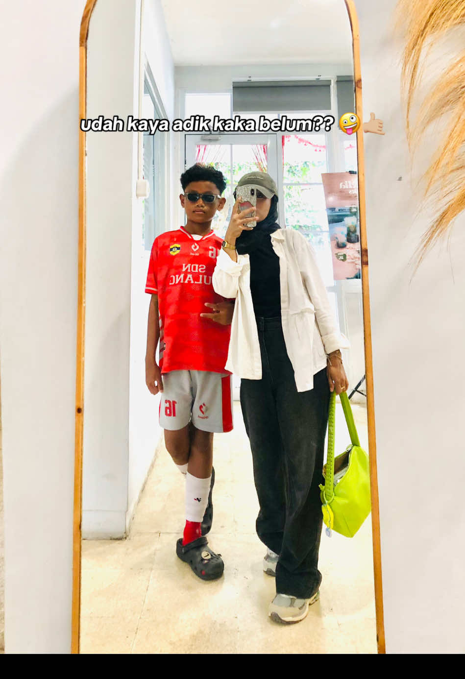 stay young walau udah punya bujang 🤪🤙🏼 #OOTD #ootdhijab #ootdinspo #outfit 