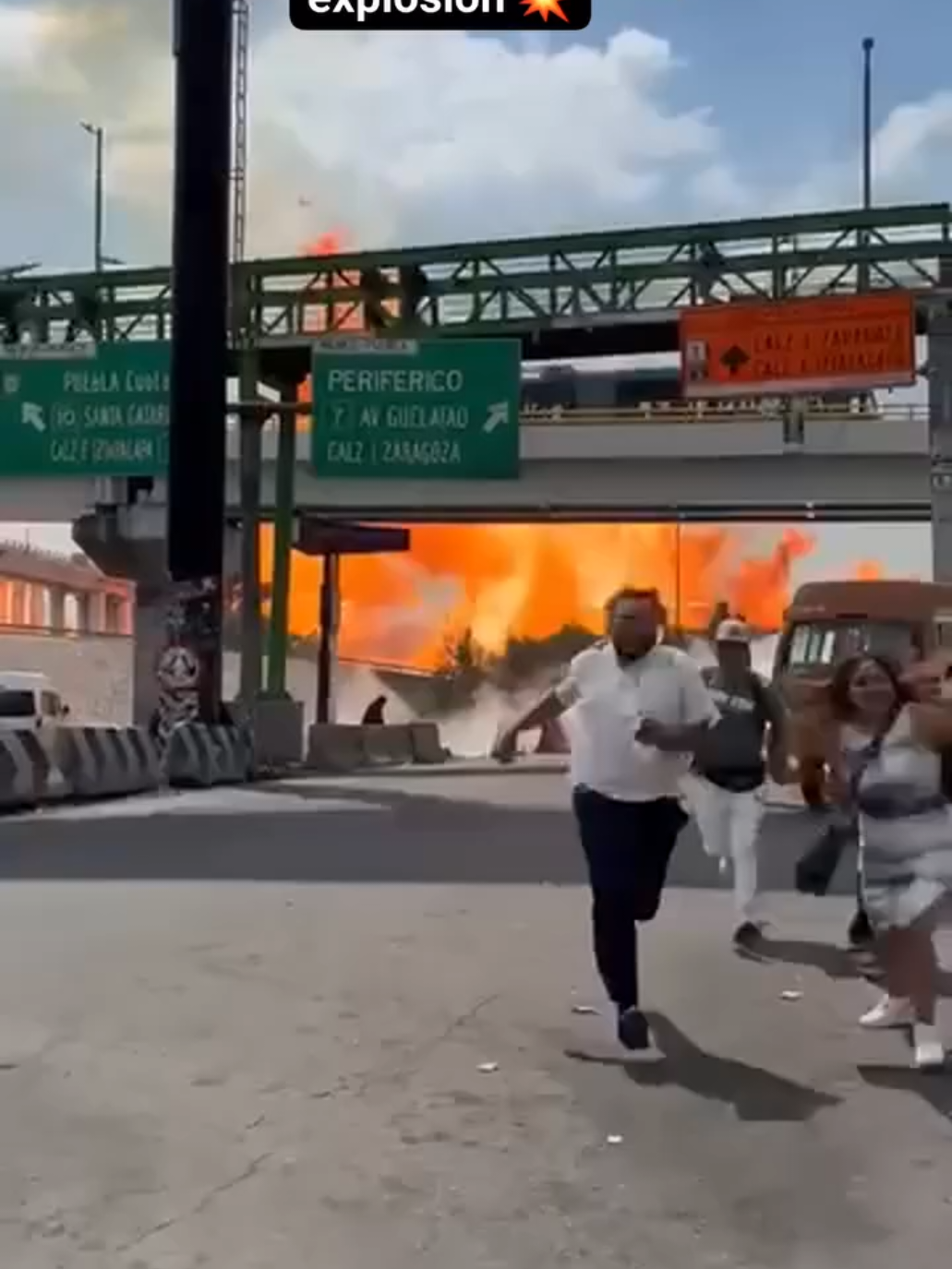 Hasta el momento se reportan 90 heridos y 4 muertos tras la explosión de la pipa. #Iztapalapa #CDMX #explosion #gas #pipa 