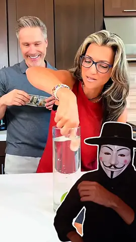 How to Take the Lemon Out Without Spilling Water?  #ScienceTrick #PhysicsExperiment #WaterChallenge #LifeHack 