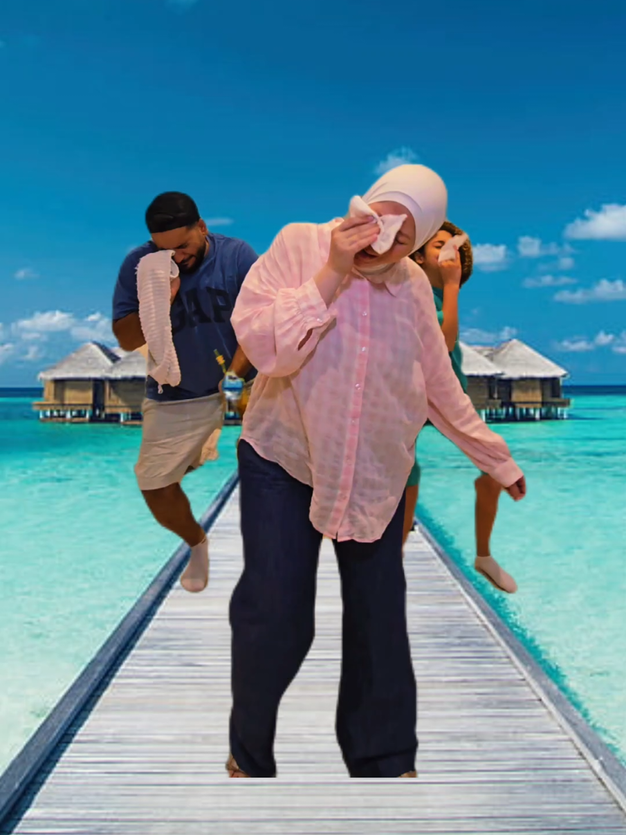 🥲🏝️😭🏖️😭🦀