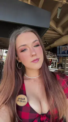 When they see me working at Twin Peaks #twinpeaksgirls #fyp #makeup #twinpeaks #fypシ 