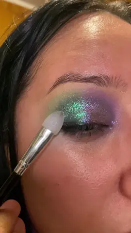 💜🍃🐍🐸💜 Finally a tutorial for this look! I used the @odenseyecosmetics X The Fancy Face Earth Wood Palette  and @JELLIWINK COSMETICS Prismatic Pigments to get this sparkly beautiful combo! Green & Purple go together so good!!  #greenmakeup #purplemakeup #makeuptutorials #prettymakeup #maquillajetutorial 