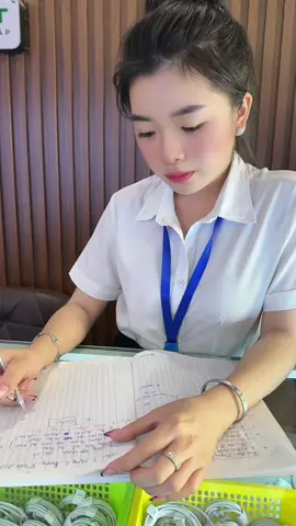 Bên em nhận cầm hết mọi thứ nhưng cái kết lạ quá …. 🙈🙈🙈 #fyp #xuhuongtiktok #xuhuong #viral #tiktok 