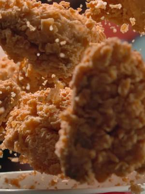 Escoge el Mega Salseo de 6 piezas de pollo + 6 hot wings + papas y salsa familiar a S/49.90​
