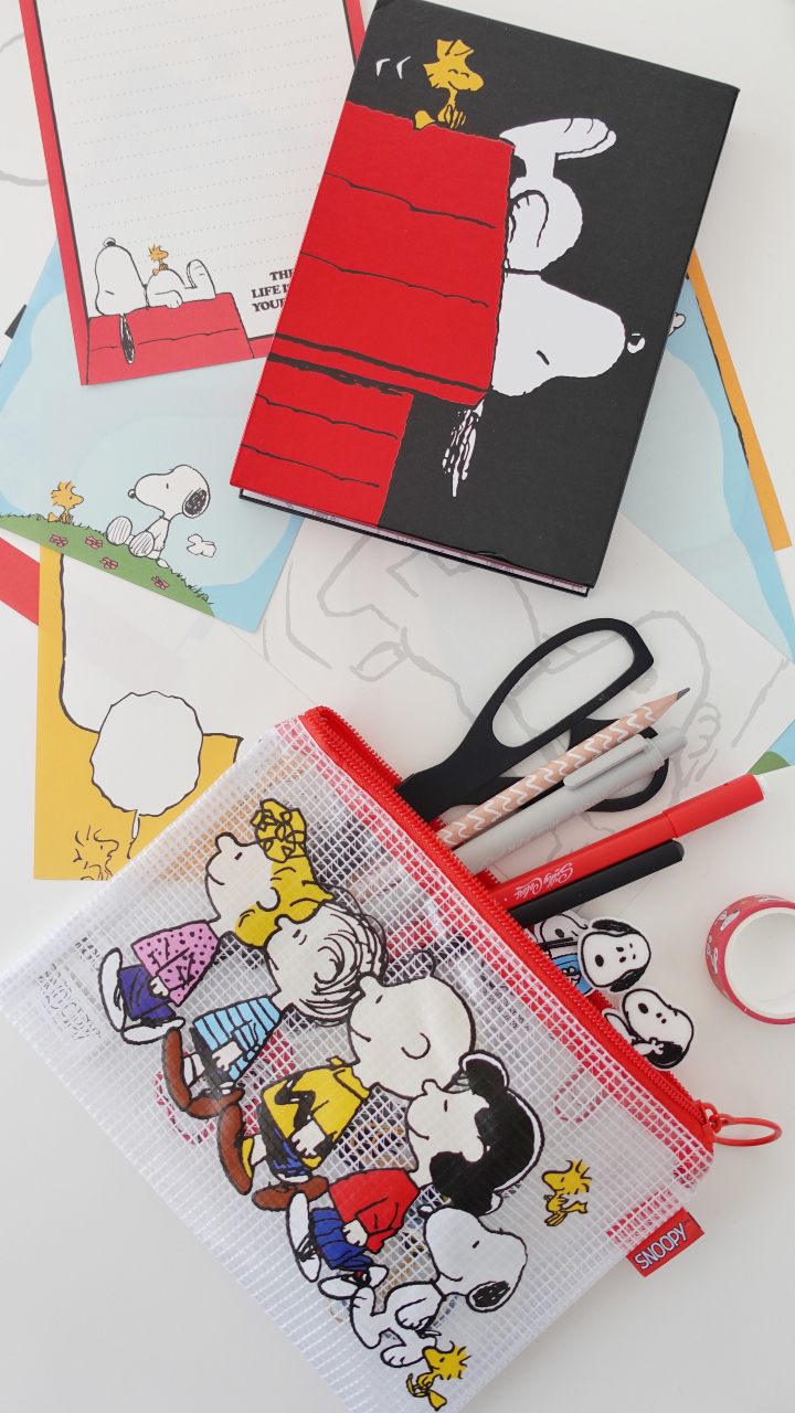 ¿Te vas a quedar sin tus básicos de Snoopy? 🐶✨ 👉 Block de notas con 8 diseños diferentes en sus hojas para que cada idea tenga su estilo, y un sobre especial para guardar todo lo que necesitás: clips, washitapes y bookmarks 🐾 Snoopy llega a tu escritorio con detalles que lo hacen único📝✨ ¿Qué producto te robó el corazón?❤️ Te leemos en comentarios #Mooving #MoovingMAW #MoovingAtWork #Trabajo #Oficina #Work #Study #Facultad #Universidad #Snoopy #Peanuts #Organización #MAWSnoopy #paratii #foryou #paratiiiiiiiiiiiiiiiiiiiiiiiiiiii