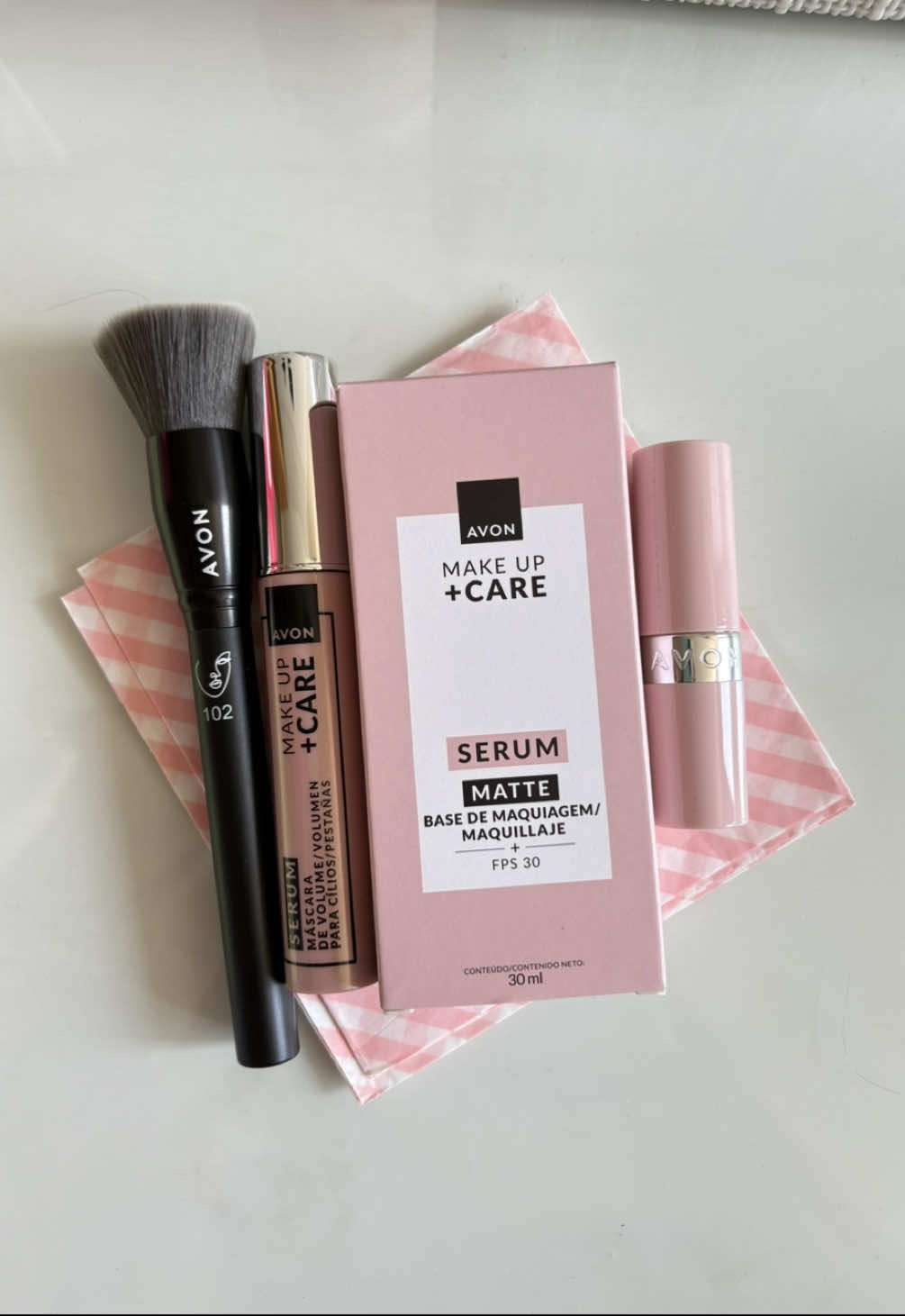 ✨ Recebidos que são 2 em 1: make + skincare! ✨ A linha #TratamakeAvon chegou por aqui trazendo o combo perfeito: realça a beleza enquanto cuida da pele. 💖 Praticidade que a gente ama, né? #Avon #Recebidos @Avon Brasil 