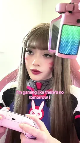 this controller is broken || #dvacosplay #dvaoverwatch #overwatch #overwatchcosplay #overwatchtiktok 