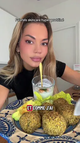 Falafel skincare ✨ - 70g de brocolis frais  - ail ou oignon ( mixée avant la prochaine étape )  - ajouter 220 g de pois chiches égouttés  - 80g de farine de pois chiches ou chapelure sans gluten  - huile d’olive, vos épices  - un jaune d’œuf si sa ne colle pas assez.  Enfournée en boulettes à 180• 45 min 