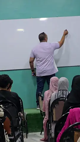 الكيميا بتتشرح كدة علشان تفتكرها 😂 #سنتر_ايليت_اكاديمى_اسيوط #fyp #طلاب_تالته_ثانوي #ايليت_اكاديمى_بيتك_التانى 
